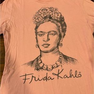Frida Kahlo dusty pink mauve sketched style tee size small